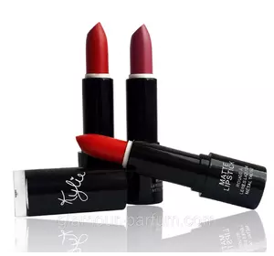 Матова помада для губ KYLIE Matte Lipstick (Кайлі Матте Ліпстік) Матова помада для губ KYLIE Matte Lipstick (Кайлі Матте Ліпстік)